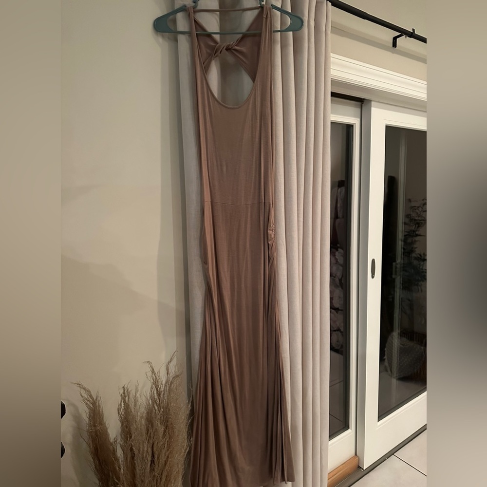 Backless maxi dress